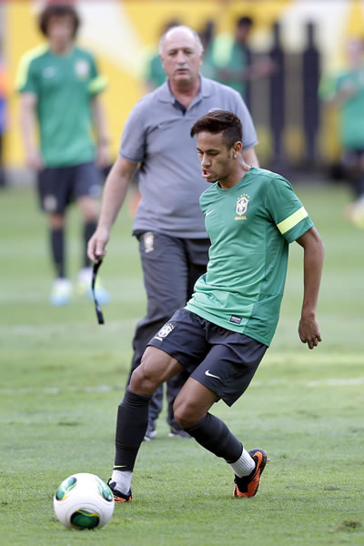 El jugador de Brasil Neymar durante el entrenamiento de su selección. Foto: EFE