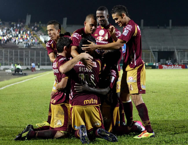 Los jugadores del Deportes Tolima celebran un gol marcado. Foto: EFE
