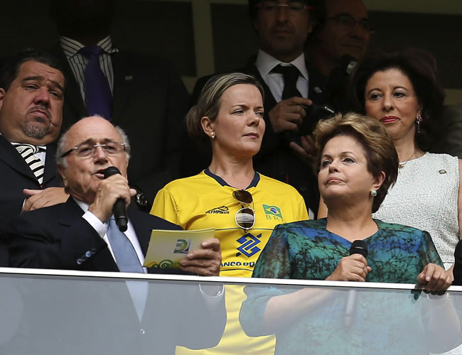 El presidente de la FIFA, Joseph Blatter (i) y la presidenta de Brasil, Dilma Rousseff (d), en la inauguración de la Copa Confederaciones. Foto: EFE