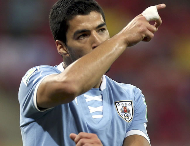 El delantero de Uruguay Luis Suárez celebra la consecución de uno de sus goles ante Tahití, en el partido correspondiente al Grupo B de la Copa Confederaciones. Foto: EFE