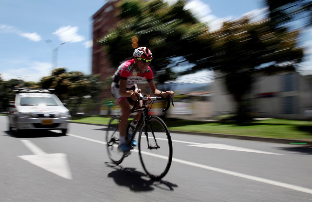 El ciclista italiano Andrea Masciarelli participa de la etapa final de la edición 63 de la Vuelta a Colombia. Foto: EFE