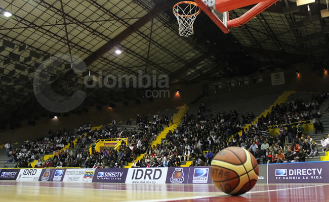 Aficionados al baloncesto en el Coliseo El Salitre. Foto: Interlatin