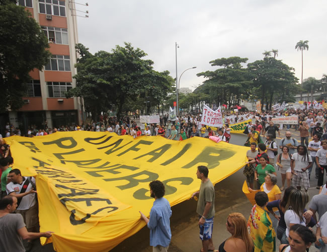 Protestas en cercanías al estadio Maracaná. Foto: EFE