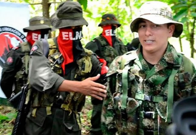 ELN entrega a misión humanitaria a militar colombiano secuestrado. Foto: EFE