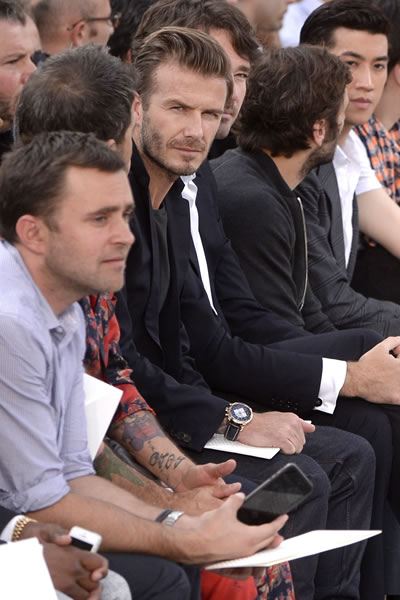 El futbolista inglés recién retirado David Beckham (3-i) asiste a la presentación del diseñador británico Kim Jones para la colección primavera/verano 2014. Foto: EFE