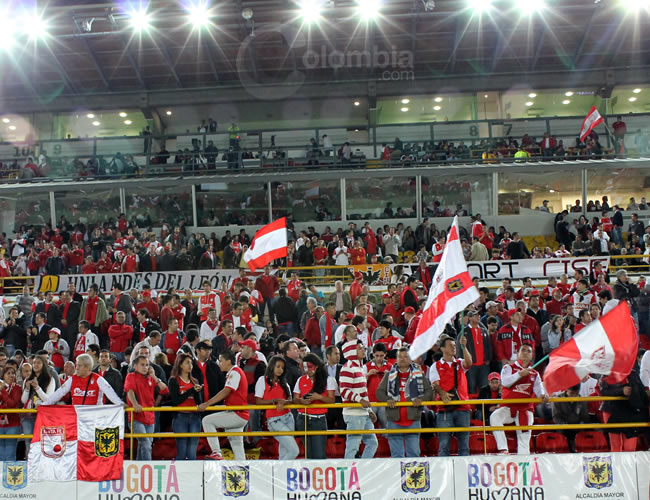 Aficionados de Independiente Santa Fe en el estadio El Campín. Foto: Interlatin