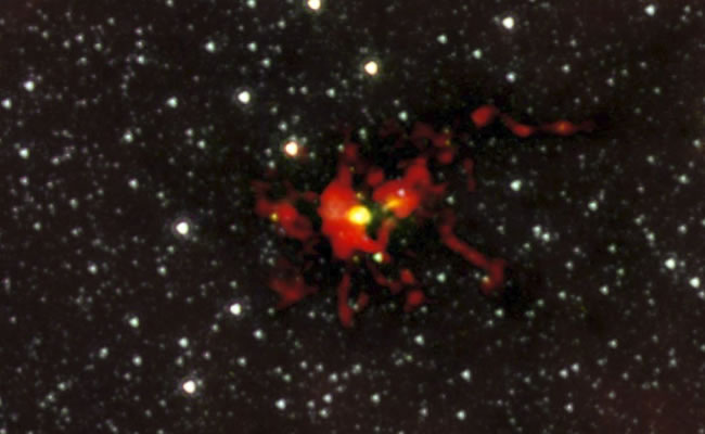 Fotografía facilitada por el Observatorio Austral Europeo (ESO) que muestra el nacimiento de una estrella monstruo. Foto: EFE
