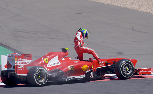 El piloto brasileño de Ferrari, Felipe Massa, se retira del Gran Premio de Alemania. Foto: EFE