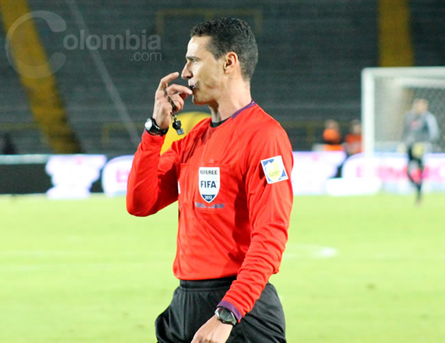 El árbitro colombiano Wilmar Roldán. Foto: Interlatin