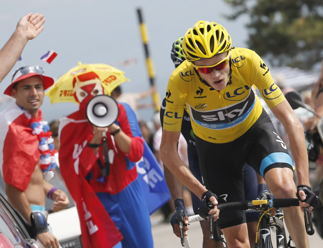 El ciclista británico Christopher Froome (c), del Sky, líder actual del Tour de Francia. Foto: EFE