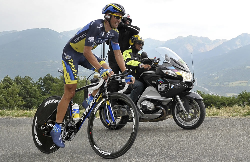 El ciclista español Alberto Contador, del Saxo-Tinkoff, rueda durante la contrarreloj de la decimoséptima etapa del Tour de Francia. Foto: EFE