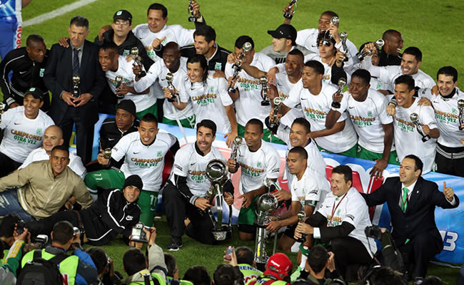Los jugadores de Atlético Nacional celebran su título del Torneo Apertura. Foto: EFE