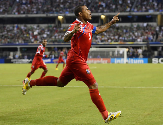 El defensa panameño Román Torres celebra el gol del triunfo de Panamá. Foto: EFE