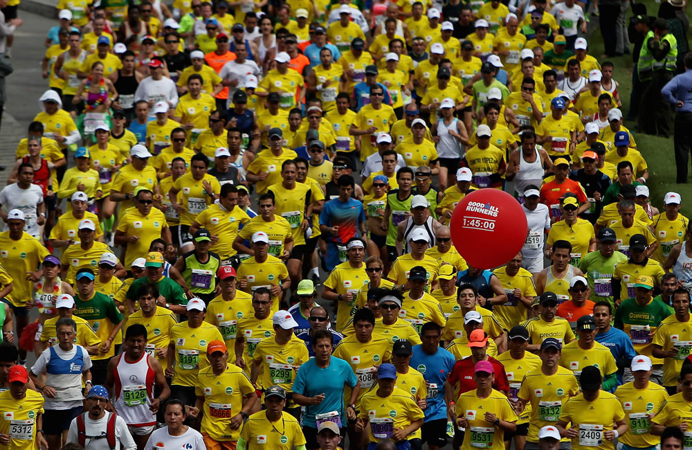 Miles de personas participan en la Media Maratón de Bogotá. Foto: EFE