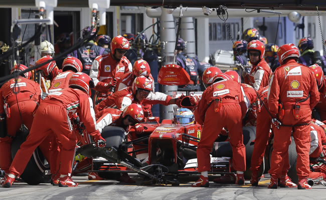 Ferrari multada con 15.000 euros por uso indebido del DRS. Foto: EFE