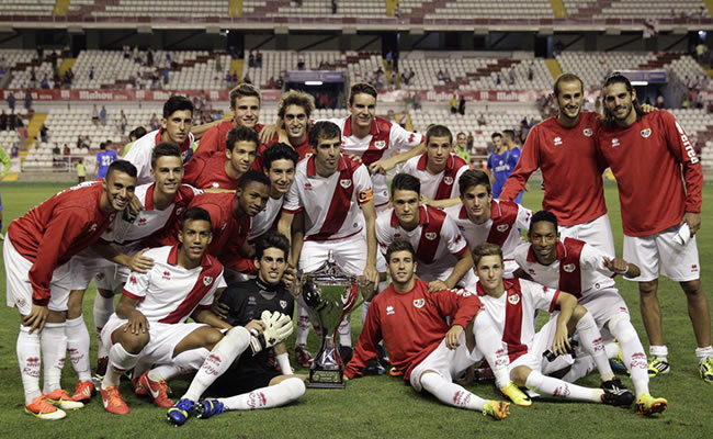 Los jugadores del Rayo Vallecano celebran la victoria. Foto: EFE