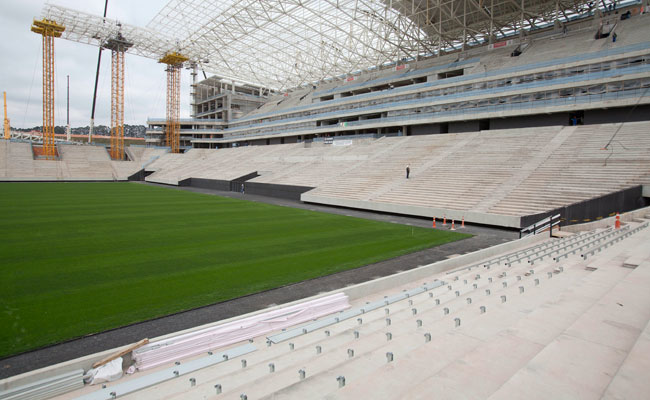Obras en el estadio del Corinthians en Sao Paulo, que será la sede de la apertura del Mundial de 2014. Foto: EFE