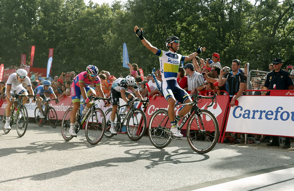 El ciclista australiano del equipo Orica GreenEdge, Michael Matthews, en el momento de proclamarse vencedor de la quinta etapa de la Vuelta a España. Foto: EFE