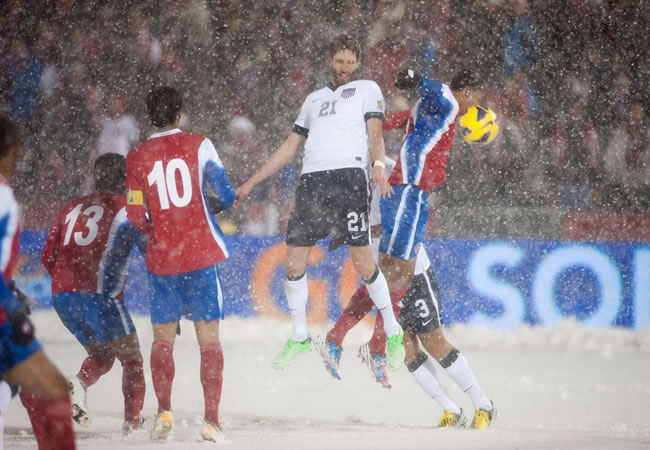 Estados Unidos derrotó 1-0 a Costa Rica bajo una fuerte nevada en Denver. Foto: EFE