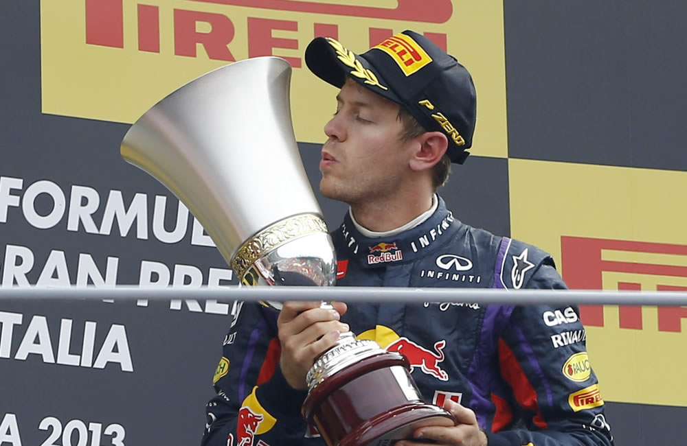 El piloto alemán Sebastián Vettel se coronó campeón del Gran Premio de Italia. Foto: EFE