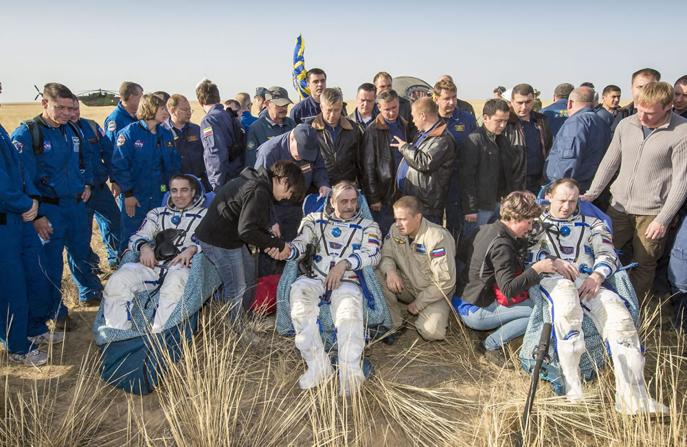 La cápsula, que trajo de regreso de la Estación Espacial Internacional (EEI) a los cosmonautas rusos Pável Vinográdov y Alexandr Misurkin, y al estadounidense Christopher Cassidy. Foto: EFE
