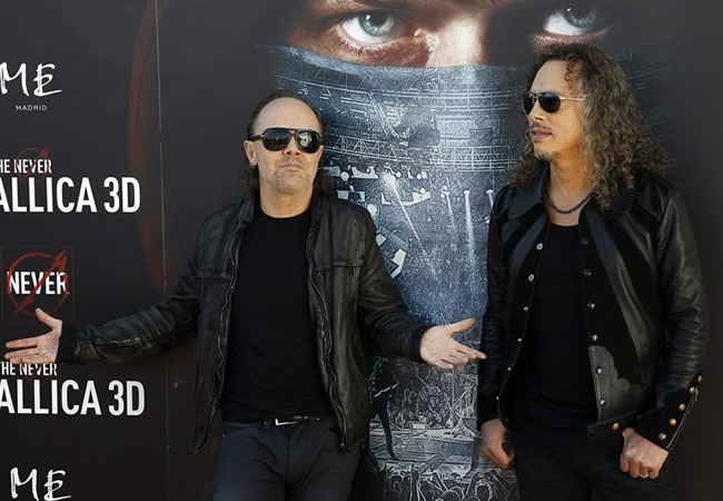 Los integrantes del grupo Metallica Lars Ullrich (i) y Kirk Hammett durante la presentación de su documental en 3D "Through the never". Foto: EFE