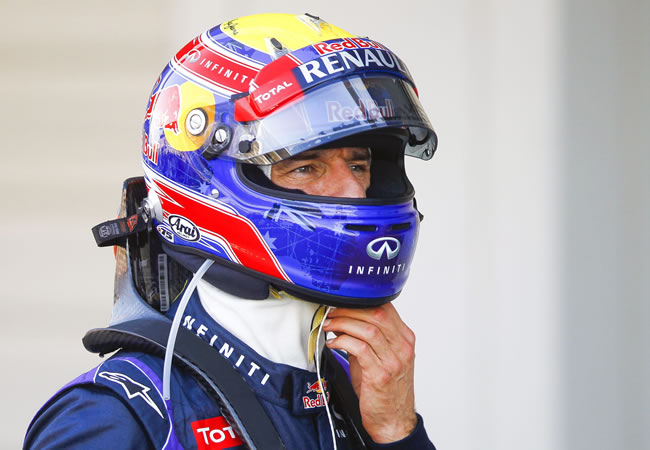 Australian Formula One driver Mark Webber of Red Bull Racing walks at the parc ferme after taking the pole position. Foto: EFE