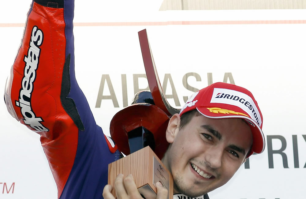 El piloto español Jorge Lorenzo se coronó campeón del Gran Premio de Japón. Foto: EFE