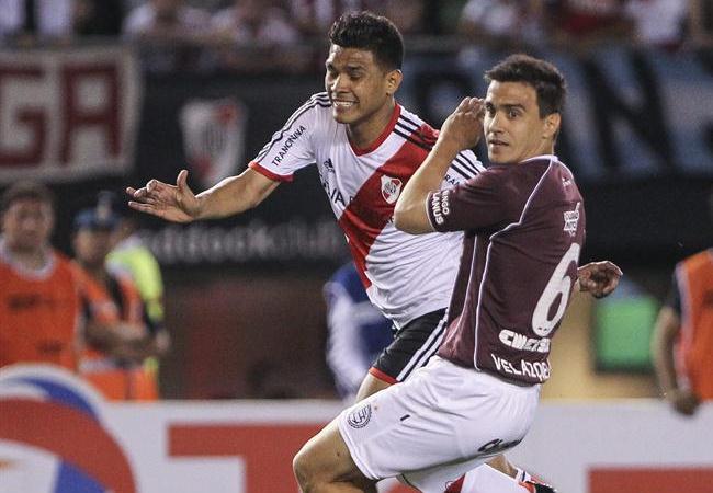 Téofilo Gutiérrez hizo el gol de River Plate en la caída, tres a uno, ante Lanús en la Copa Sudamericana. Foto: EFE