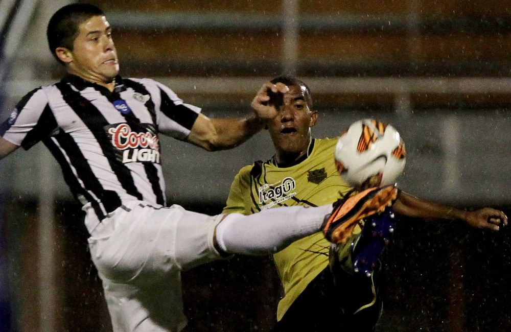 Itagüí venció 2-0 a Libertad en el partido de vuelta de los cuartos de final de la Copa Sudamericana, pero quedó eliminado porque había perdido 2-0 en la ida. Foto: EFE