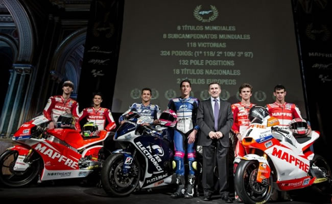 Los pilotos del Aspar Team lucirán el escudo del Valencia CF en sus motos. Foto: EFE