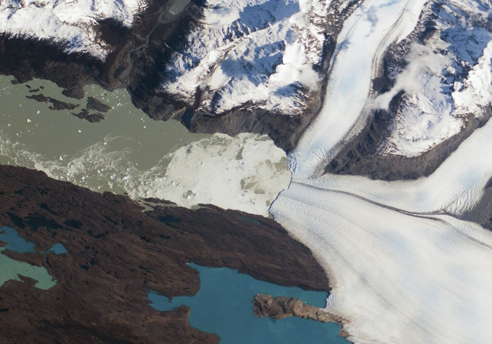 El glaciar Upsala ha perdido cerca de 3 kilómetros de hielo entre 2001 y 2013, lo que, según los científicos, indica el peligro que supone el calentamiento global en esta zona de América del Sur. Foto: EFE