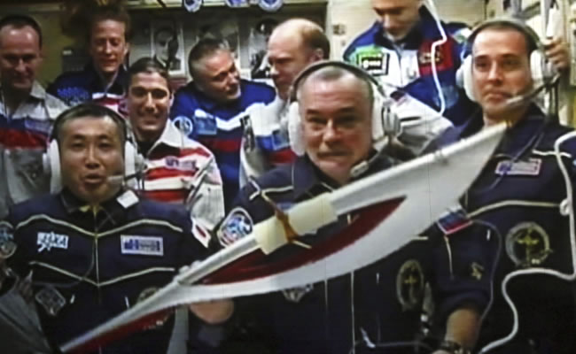 La nave tripulada Soyuz TMA-09M regresa a la Tierra con la antorcha olímpica. Foto: EFE