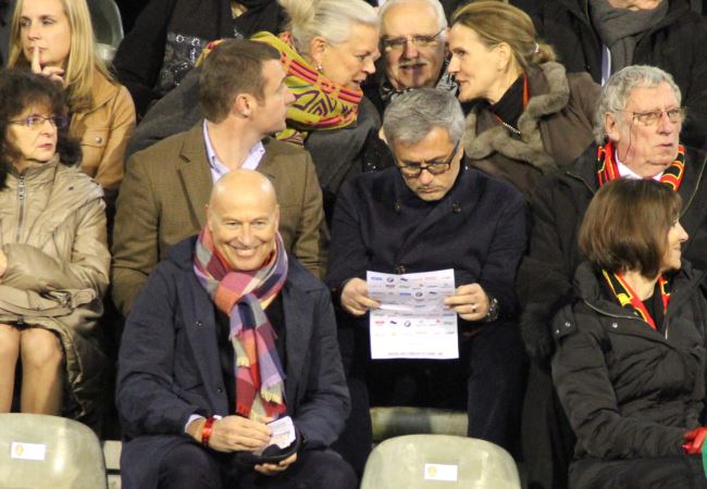 Entre otros, Mourinho estuvo analizando a Falcao, su nuevo capricho. Foto: EFE
