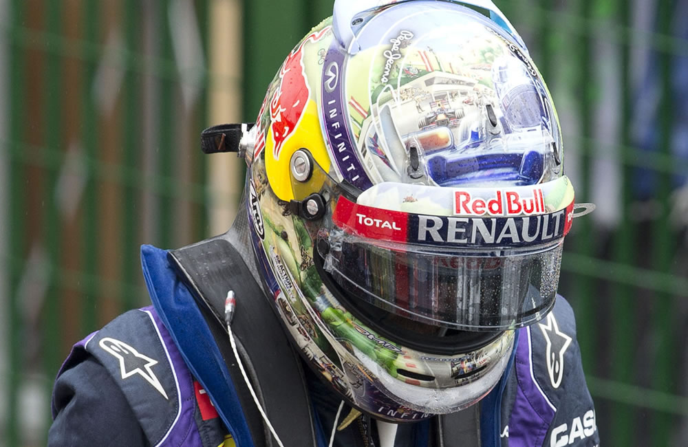 El piloto alemán Sebastian Vettel, de la escudería Red Bull, celebra tras lograr la pole position. Foto: EFE