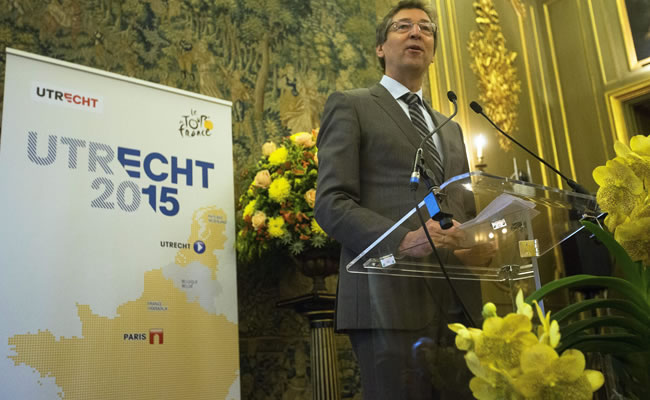 El alcalde de Utrecht, Aleid Wolfsen, da un discurso durante la presentación de la salida del Tour de Francia 2015. Foto: EFE