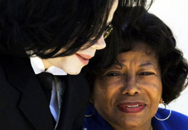 Michael Jackson y Katherine Jackson. Foto: EFE