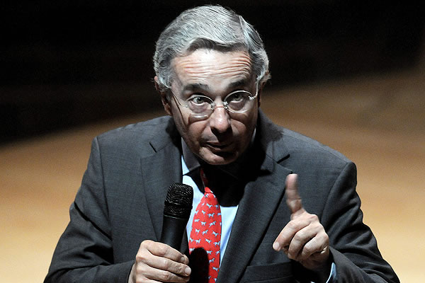 Uribe critica el cese al fuego de las FARC. Foto: EFE