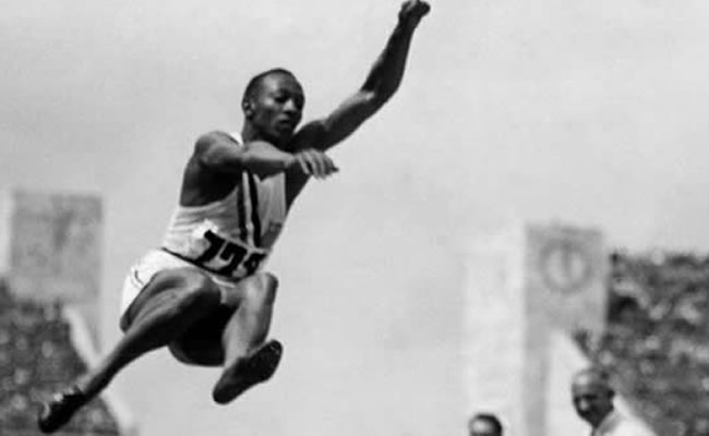 Medalla de oro de Jesse Owens subastada por millón y medio de dólares. Foto: EFE