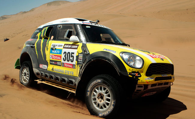 Vehículo del piloto español Joan "Nani" Roma durante el Rally Dakar 2013. Foto: EFE