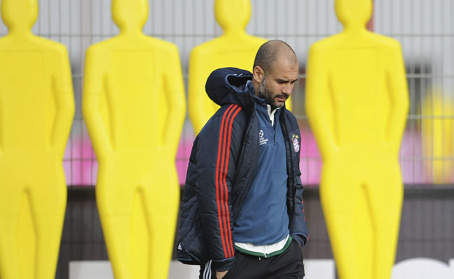 El entrenador de Bayern Múnich, Pep Guardiola, participa en un entrenamiento. Foto: EFE