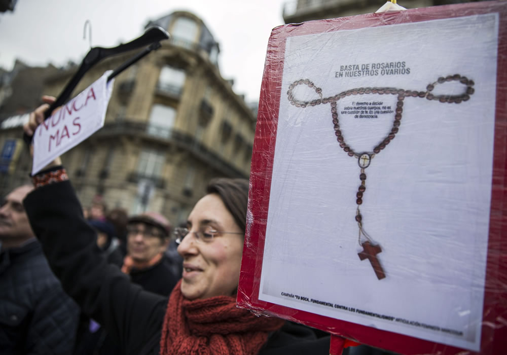 El Partido Socialista francés ha convocado una manifestación hoy ante la embajada española en París para protestar contra la reforma de la ley del aborto en España. Foto: EFE