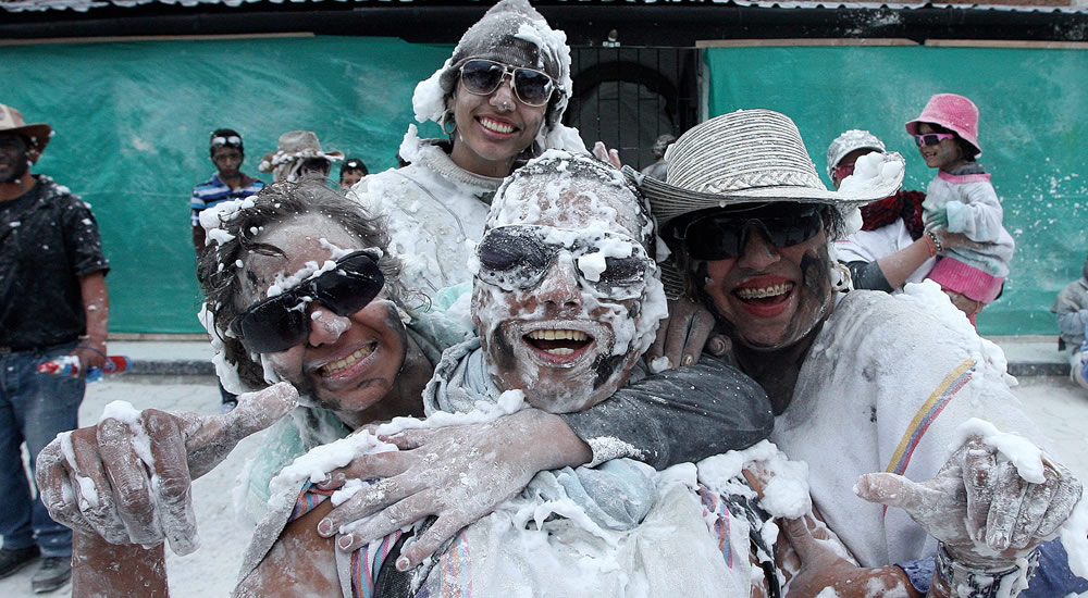 Carnaval de Negros y Blancos. Foto: EFE