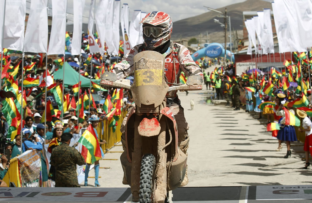 El piloto español Joan Barreda en la llegada del Rallly Dakar 2014, a Bolivia. Foto: EFE