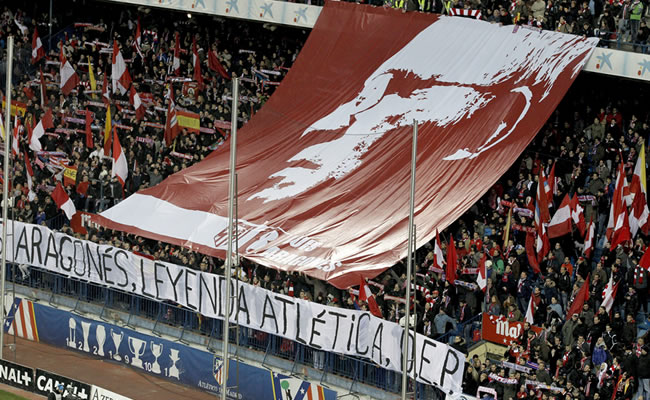Luis Aragonés recibe un multitudinario adiós del mundo del fútbol. Foto: EFE