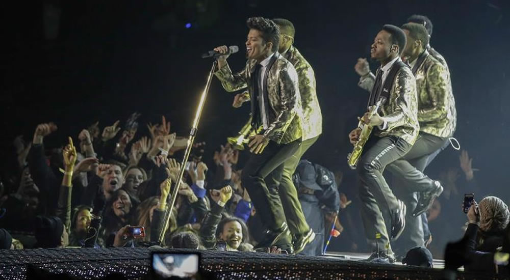 Bruno Mars durante su presentación en el Super Bowl. Foto: EFE