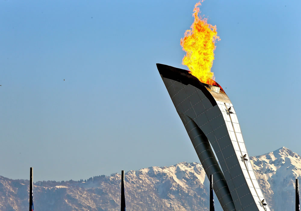 The Olympic Flame burns in the Sochi Olympic Park at the Sochi 2014 Olympic Games, Sochi, Russia. Foto: EFE