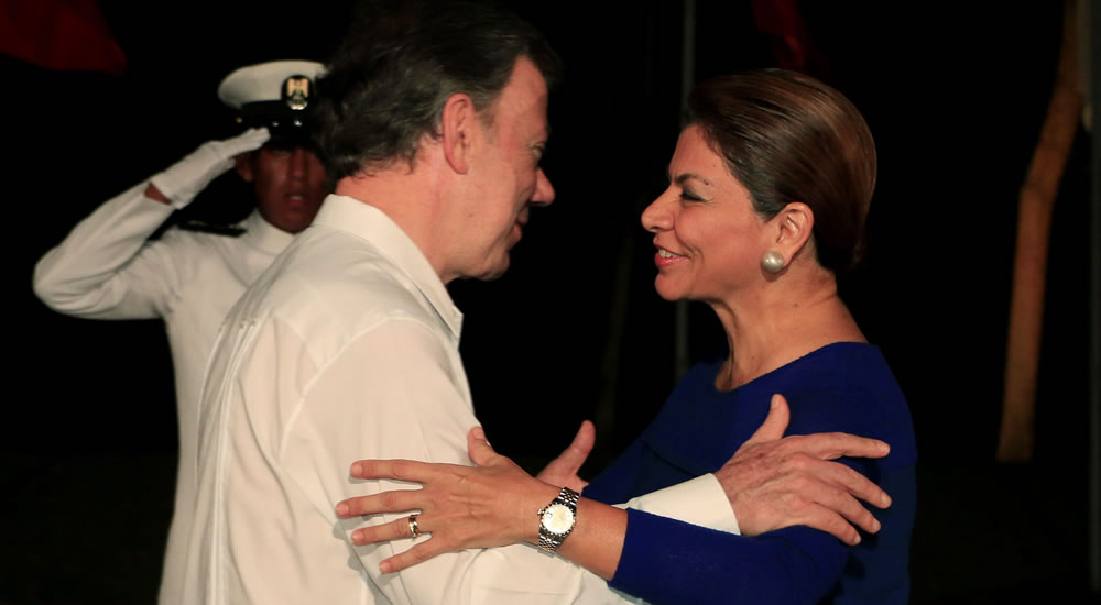 Juan Manuel Santos y la presidente de Costa Rica, Laura Chinchilla. Foto: EFE