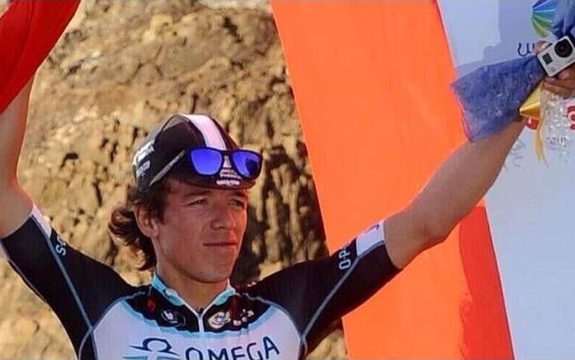 Rigoberto Urán en el podio del Tour de Omán. Foto: Twitter