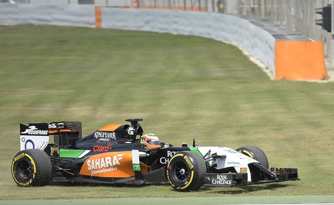 Sergio Pérez vuelve a ser el más rápido en Baréin, Alonso segundo. Foto: EFE